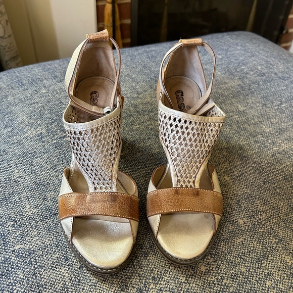 Sundance Casta Brand Metallic Sandals - Picture 2 of 5
